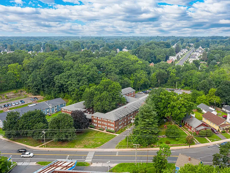 Countryside Apartments — Photo 1