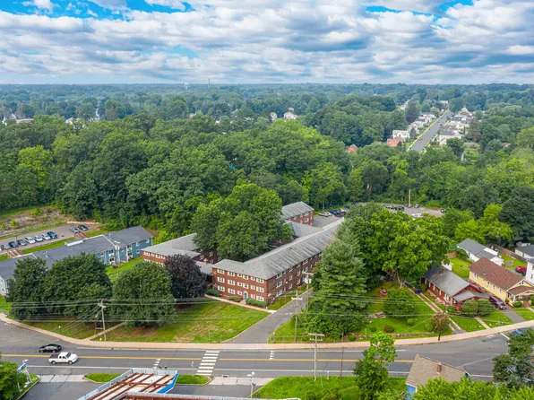 Countryside Apartments, 266 Main St #285ca893e, Windsor Locks, CT 06096