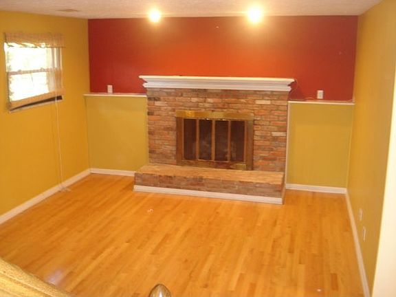 Dramatic Gas fireplace in Family/Rec Room