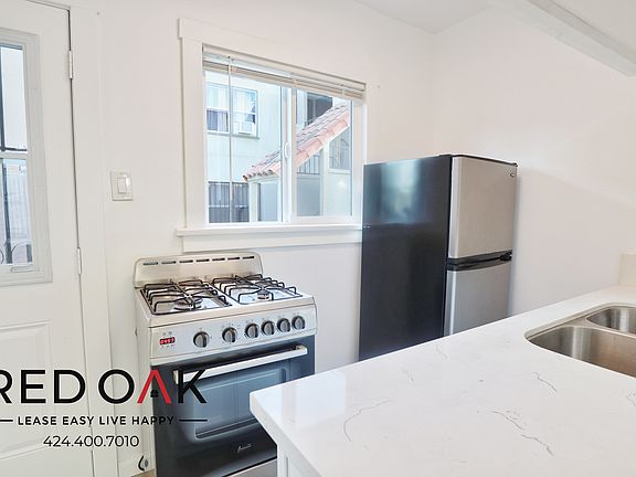 4th image of 536 W 48th St #1/2
