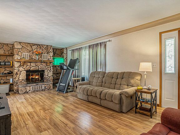 4th image of 729 Friar Tuck Dr