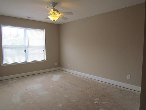 3rd image of 267 Basswood Dr