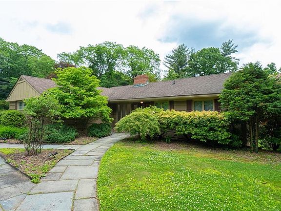 3rd image of 104 Dogwood Ln