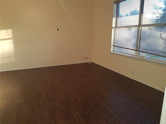 3rd image of 307 Waterford Dr