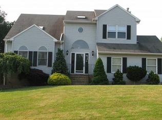 2 Lisa Ct, Succasunna, NJ 07876