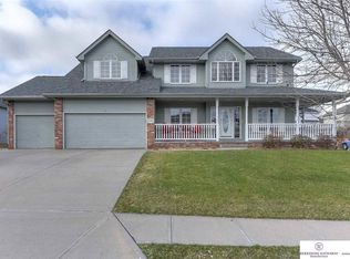2101 Crest Ridge Dr, Papillion, NE 68133
