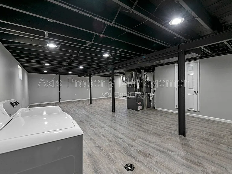 905 Russell Blvd — Photo 17