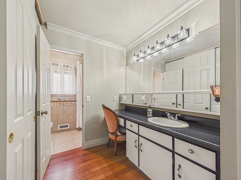 4910 Cabrillo Point — Photo 34