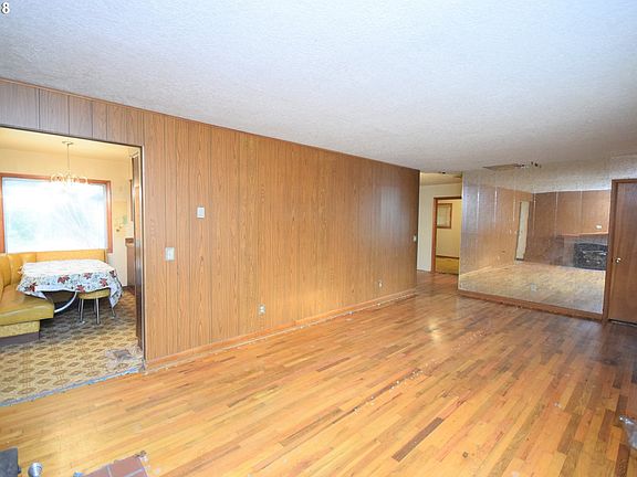 4th image of 7999 SE Strawberry Ln