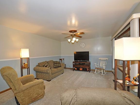 4th image of 929 Simon Ct