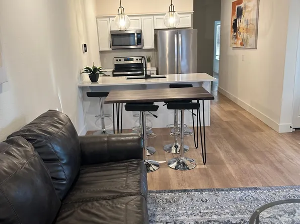 26001 SW Livingston Sq, Bentonville, AR