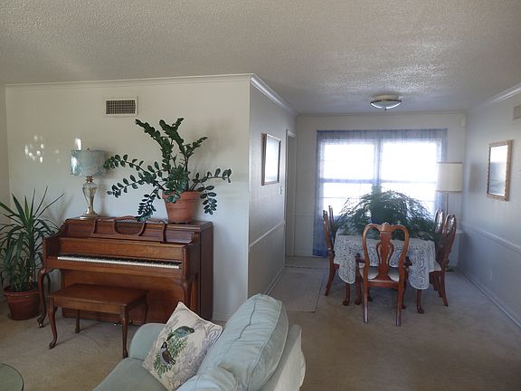Living/Dining Area