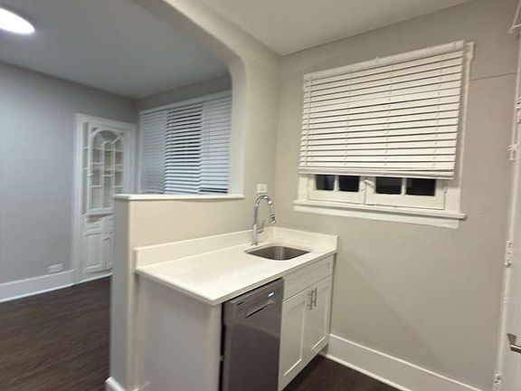 3rd image of 7422 N Damen Ave APT 2G