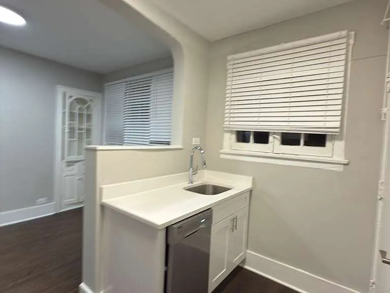 7422 N Damen Ave #2G — Photo 5