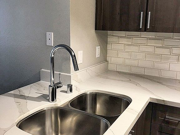 Full Upgraded Kitchen Sink with Quartz Countertops