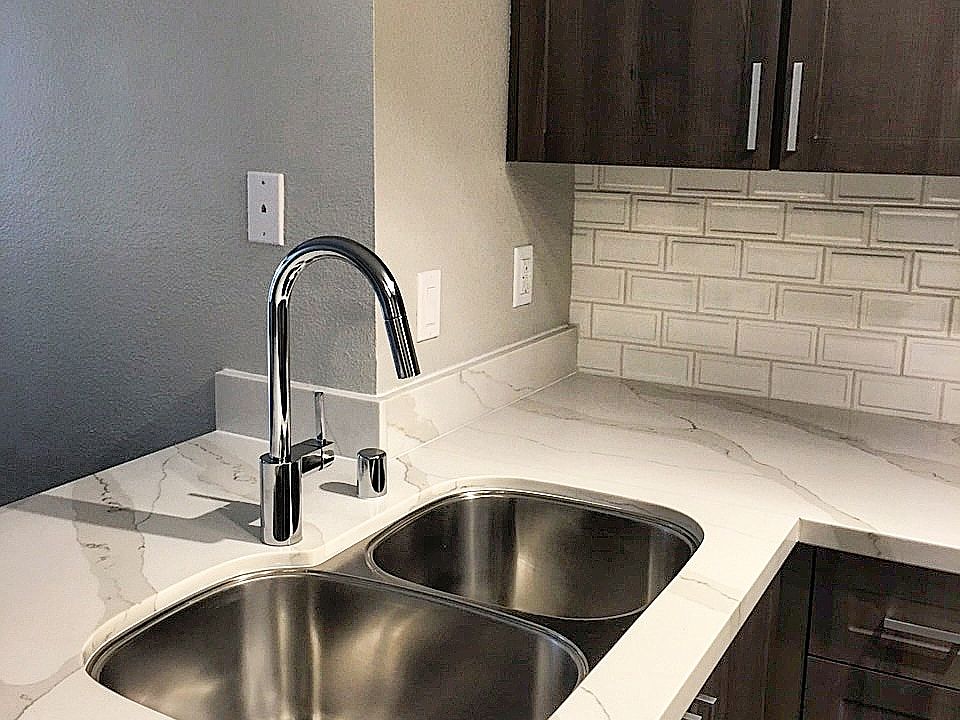 Full Upgraded Kitchen Sink with Quartz Countertops