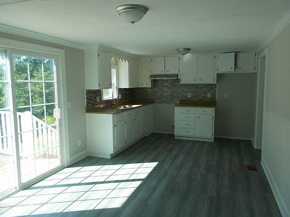 4th image of 704 White Oak Flatt Rd