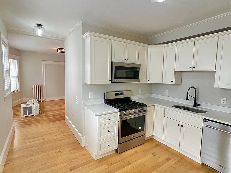 7 Westminster St — Photo 10