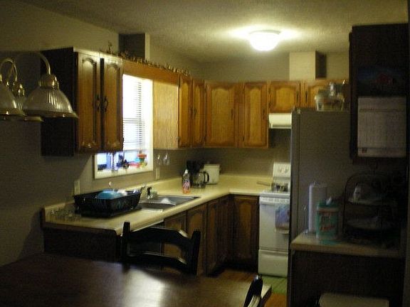 4th image of 2121 Meadowview Dr
