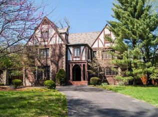 5 Hacienda Dr, Saint Louis, MO 63124