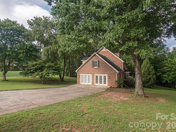 5th image of 102 Ridgeview Dr