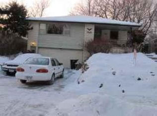 1921 Pacific Dr, Lincoln, NE 68506