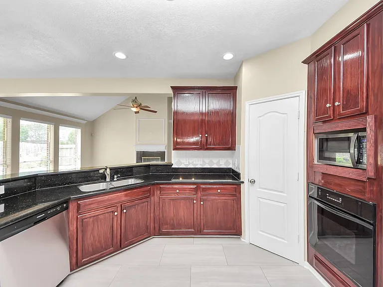 435 Leisure Dr — Photo 14