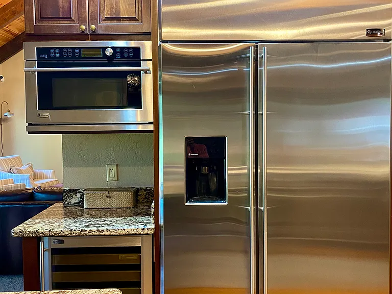 Spruce & Pine Cabin
Kitchen upgraded appliances