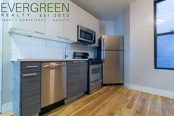 Rented by Evergreen Apartments BK | media 11
