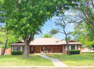 1902 Kiowa Trl, Dalhart, TX 79022