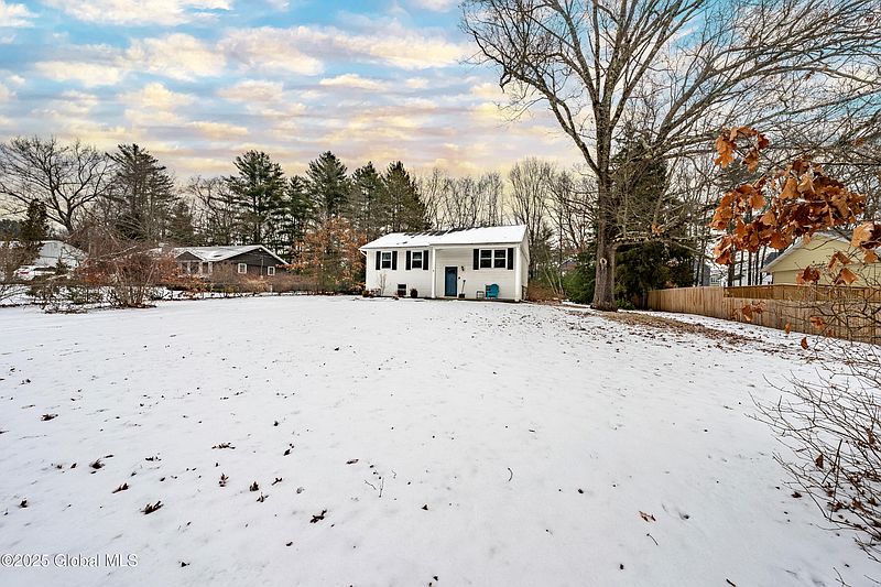 3rd image of 8 Hathorn Boulevard