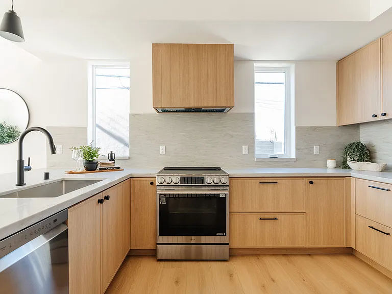 6765 Lexington Ave #B — Photo 2