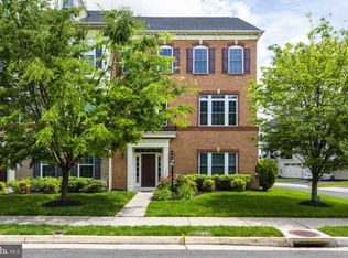 24950 Earlsford Dr, Chantilly, VA 20152