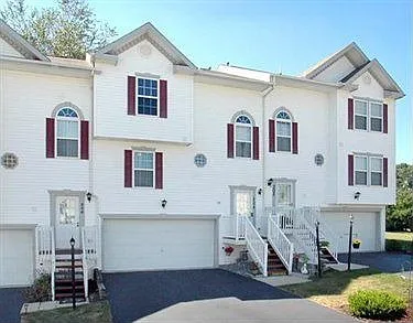 204 Manor View Dr photo 1
