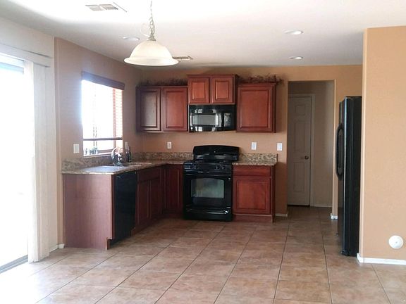 4th image of 2717 N Hawthorn Dr