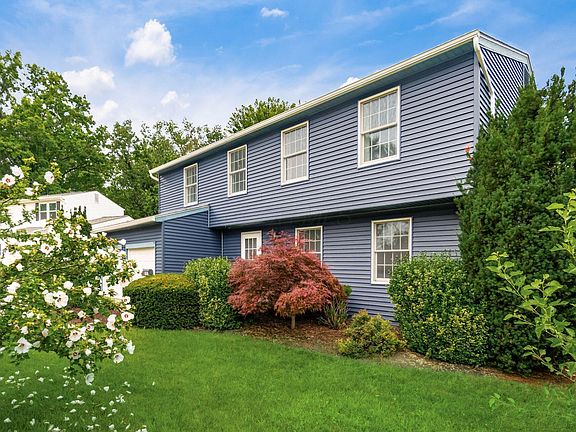 3rd image of 6559 Calgary Ct