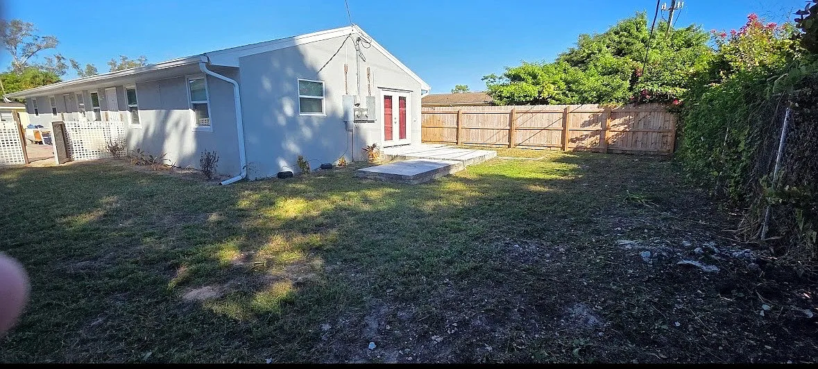 3 bed, 1.0 bath, 1000 sqft, $1,700 — Photo 2