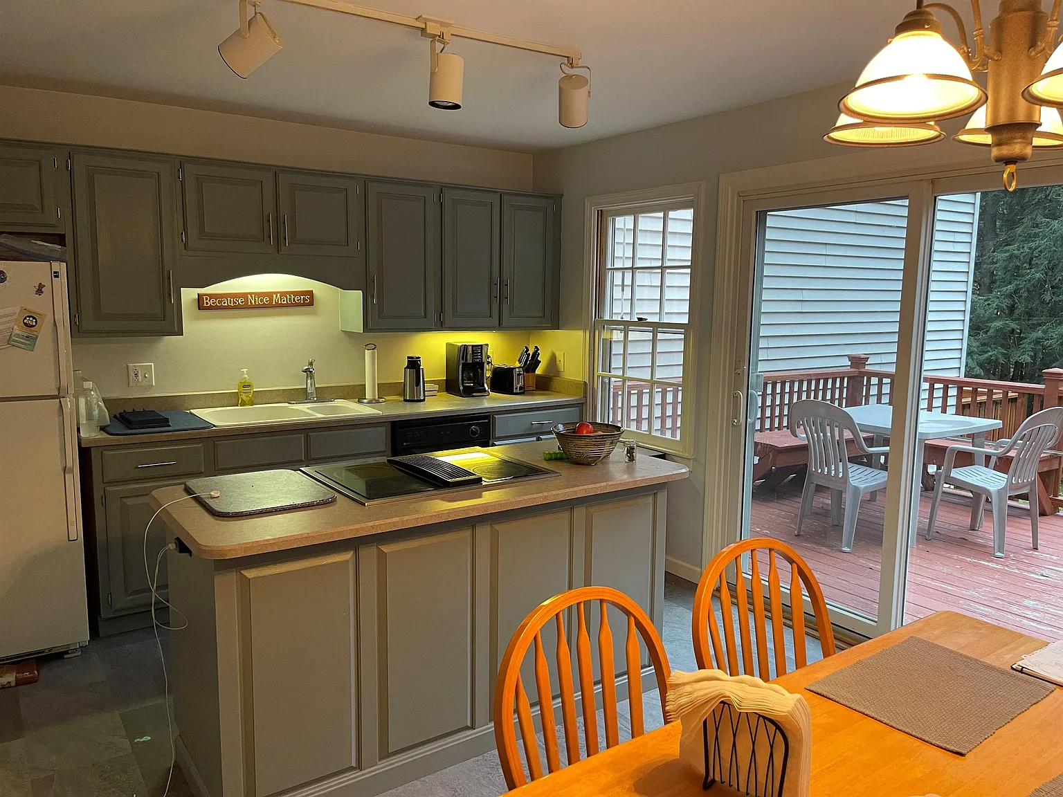 3 bed, 2.5 bath, 1800 sqft, $2,595 — Photo 3