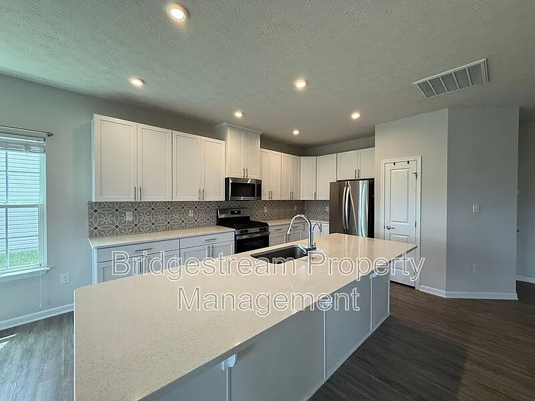 2194 Schmidt Dr — Photo 4