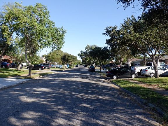 4th image of 825 Alden Dr