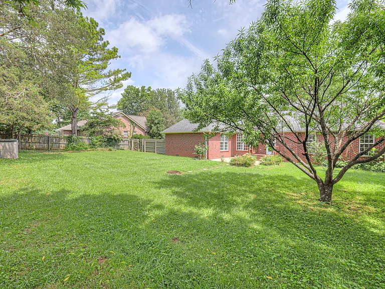 405 Sandi Ct — Photo 40