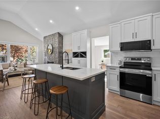 1041 Shepherds Dr, Burlington, ON L7T 3R4