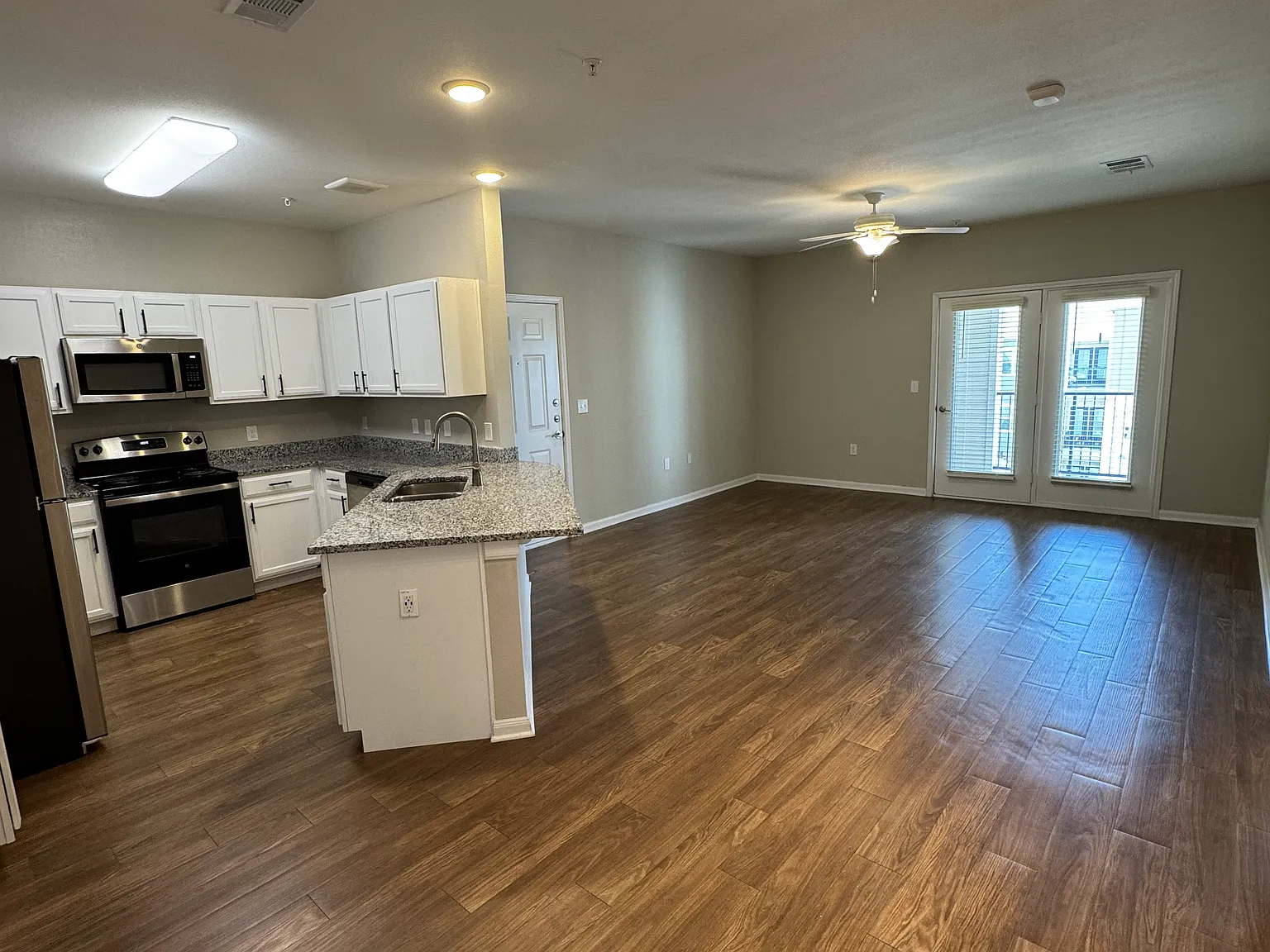 1 bed, 826 sqft, $1,195 — Photo 4