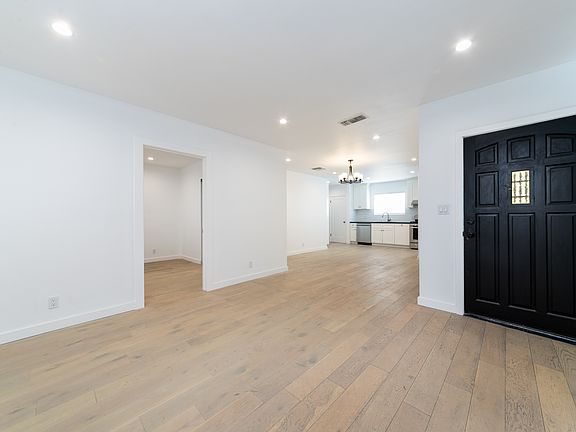 4th image of 2532 Clyde Ave #1