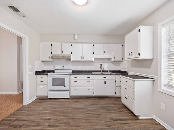 3rd image of 6001 Williamsburg Dr