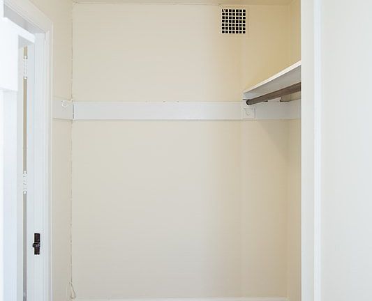 3rd image of 1305 NE 43rd St APT 402