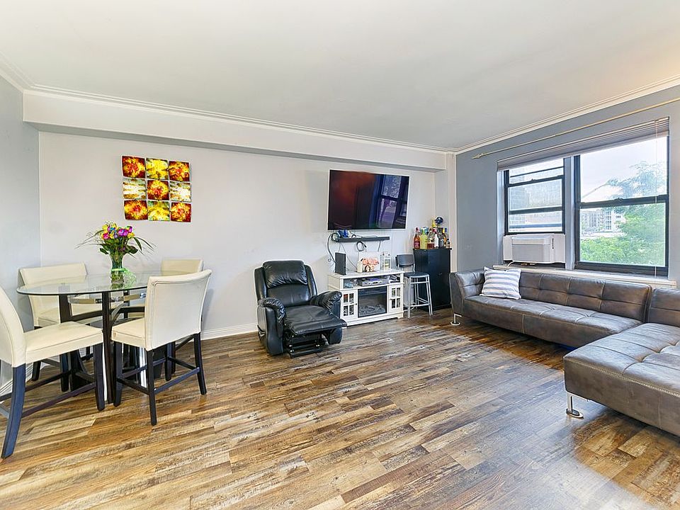 2nd image of 3017 Riverdale Ave APT 2C