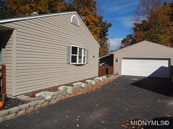 2nd image of 13 Oakdale Cir