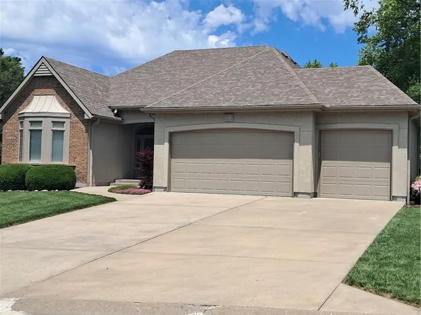 112 SE Meadowbrook Dr, Lees Summit, MO 64082
