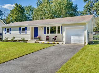 10 Lawrence St, Jackson, NJ 08527